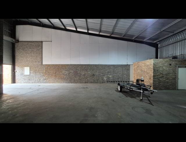 290M² WAREHOUSE FOR SALE IN APEX